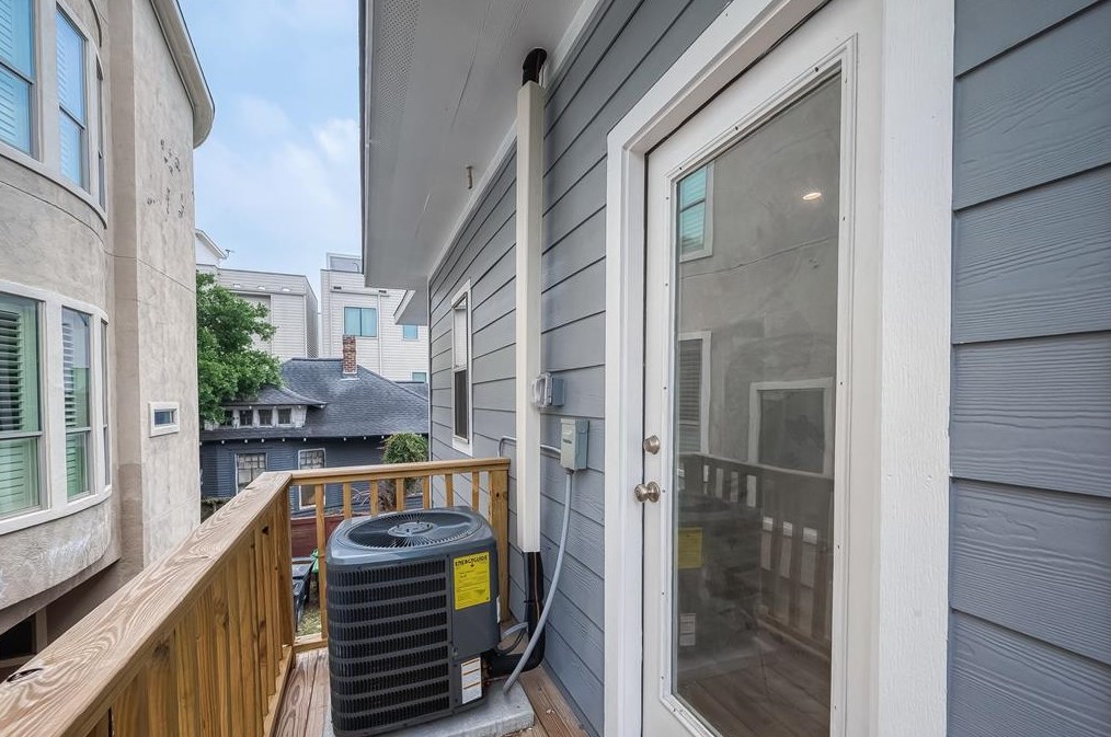 1503 Isabella St, Houston TX  77004-4059 exterior