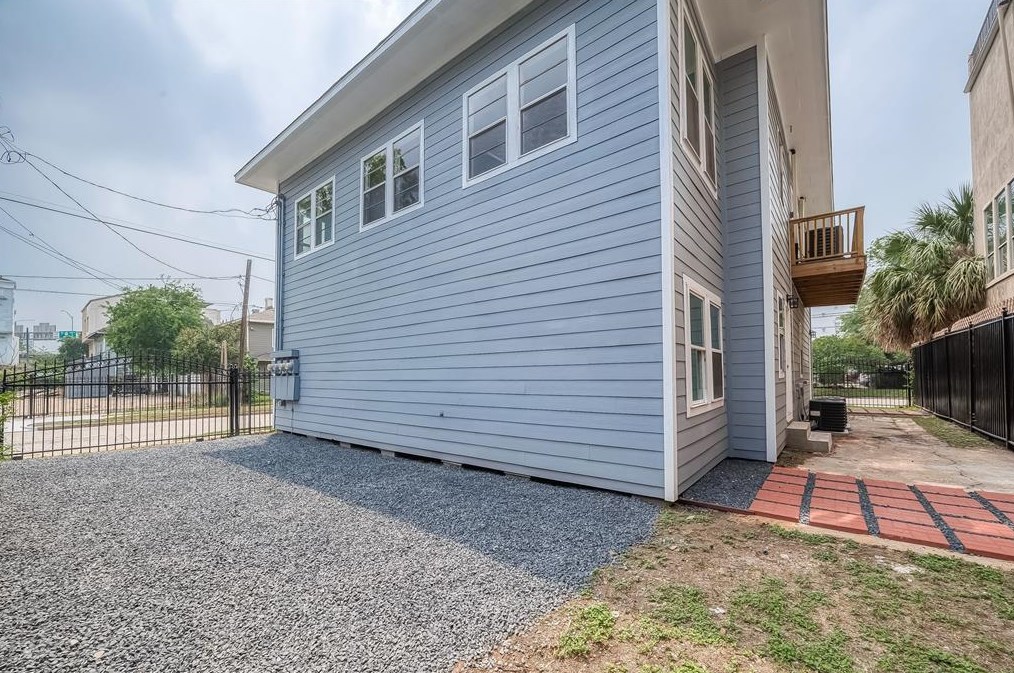 1503 Isabella St, Houston TX  77004-4059 exterior
