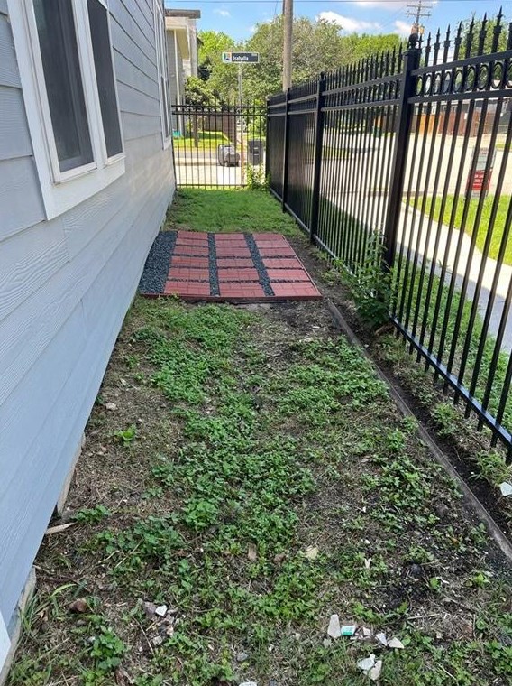 1503 Isabella St, Houston TX  77004-4059 exterior