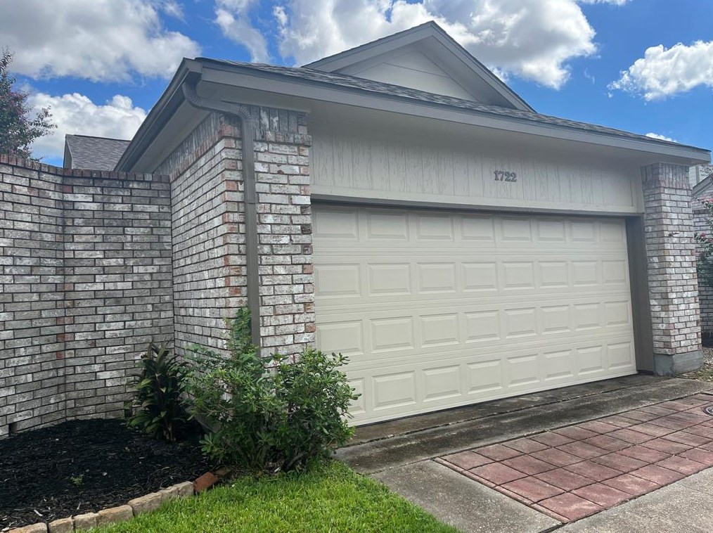 1722 Sullins Way, Houston, TX 77058-2269