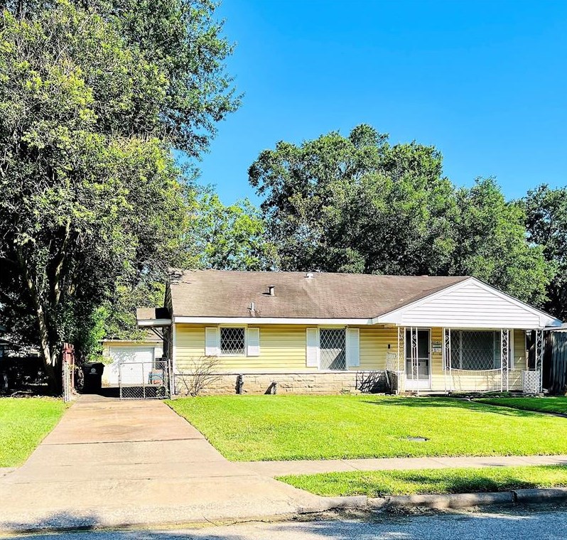 8040 Bonner Dr, Houston, TX 77017-4602