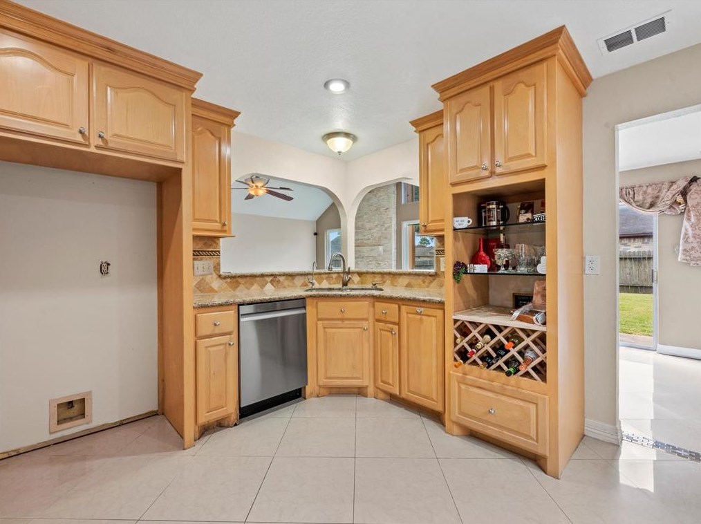 6003 Santa Christi Dr, Houston TX  77053-5065 exterior