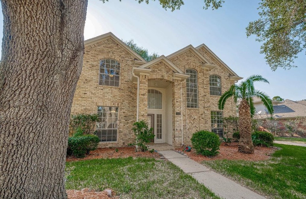 1638 Berkoff Dr, Sugar Land, TX 77479