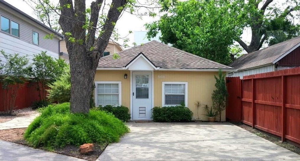 870 E 25th St, Houston, TX 77009