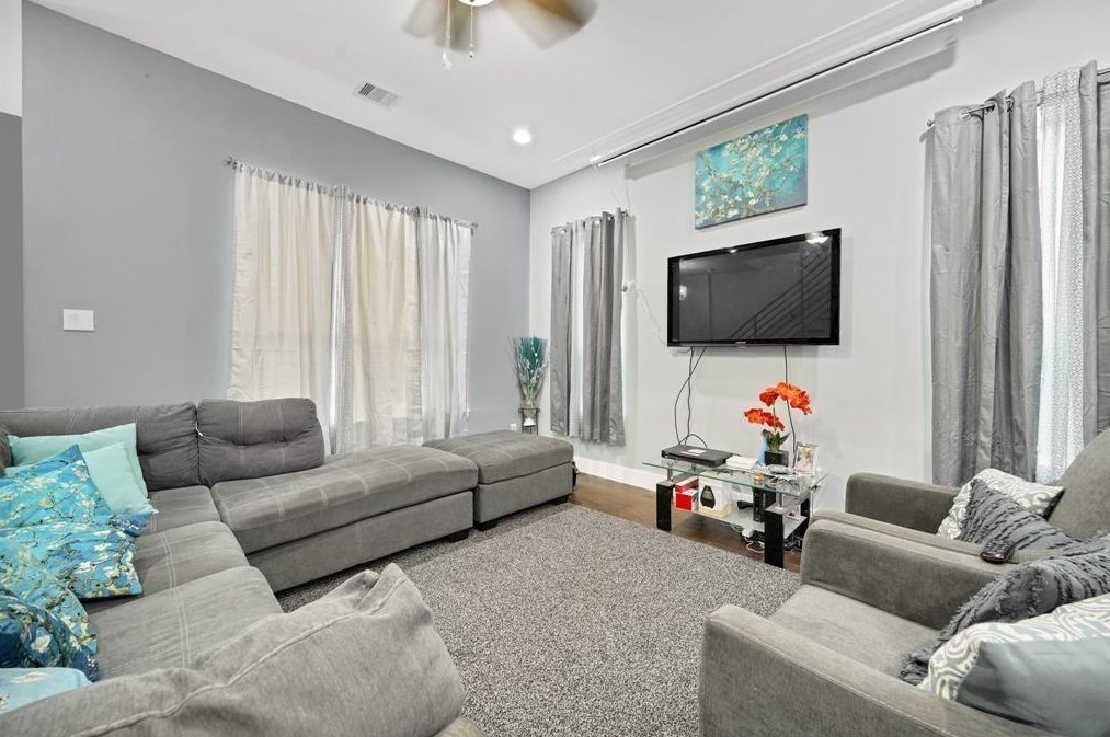 7513 Knox St, Houston, TX 77088-7932