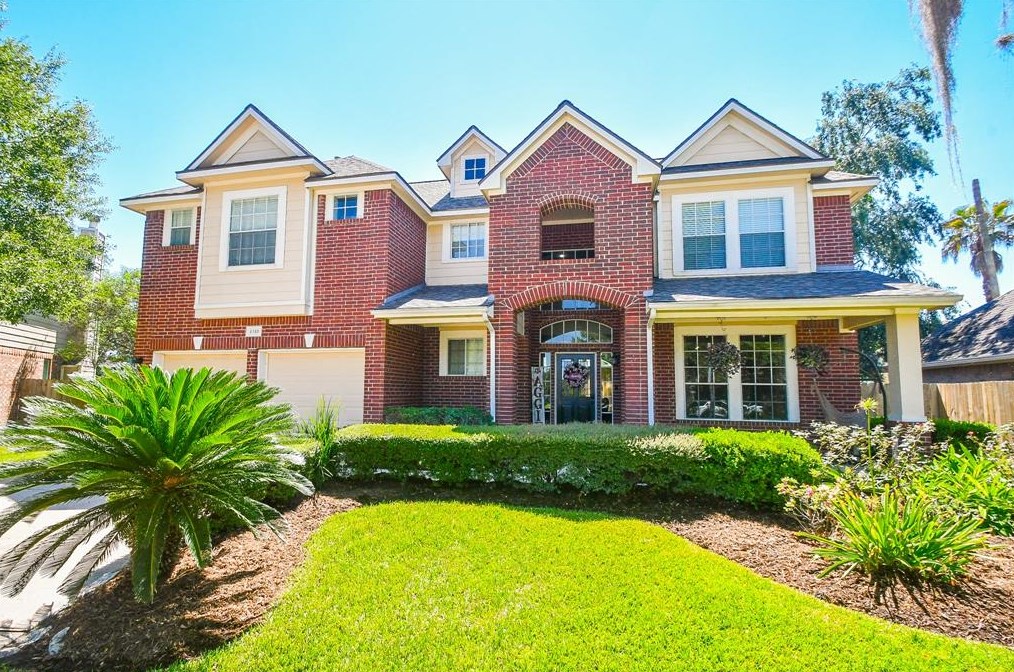 1318 Summer Forest Dr, Sugar Land, TX 77479-6918