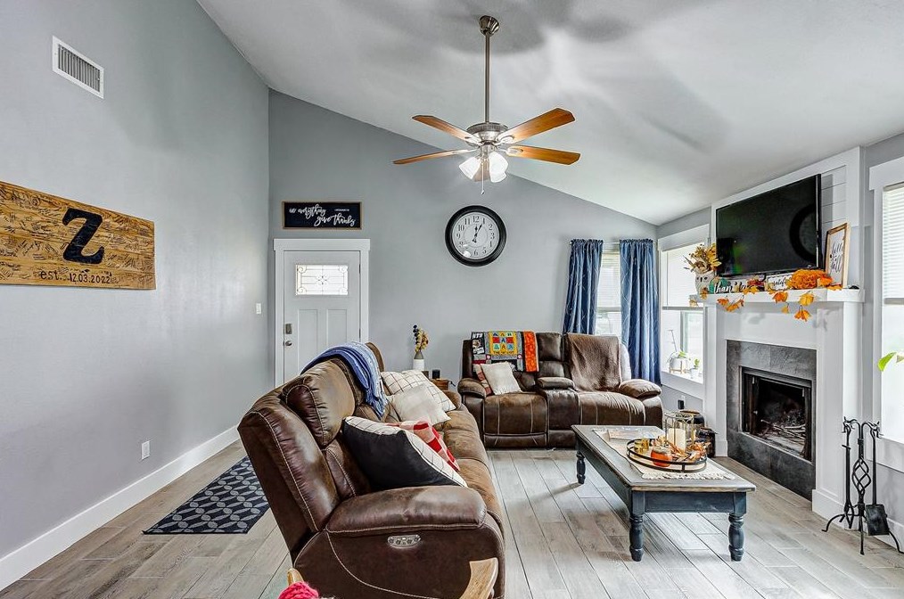 10718 Grand Pines Dr, Sugar Land TX  77498-1775 exterior