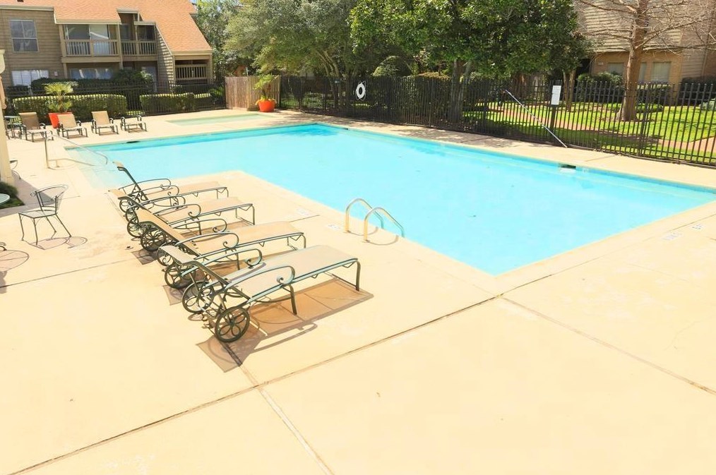 2100 Tanglewilde St, Houston TX  77063-1209 exterior