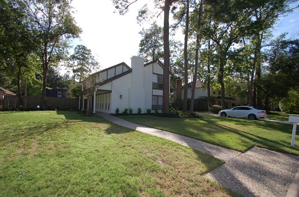 11915 Moorcreek Dr, Houston, TX 77070