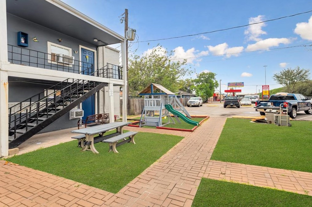 1802 N Wayside Dr #7, Houston, TX 77020