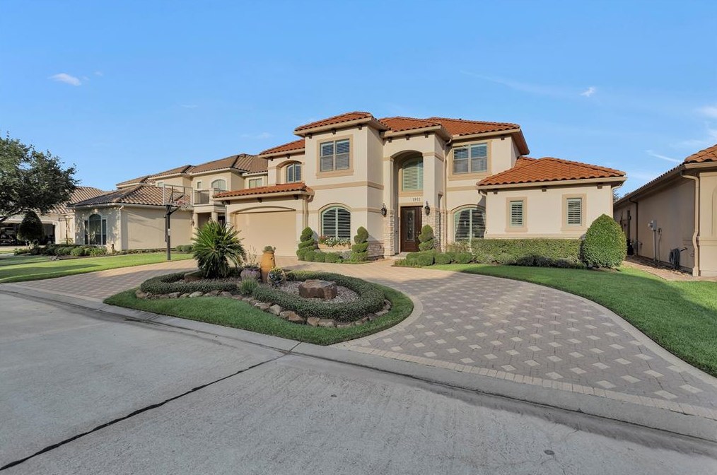 1911 Flower Garden Ln, Houston, TX 77077-3540