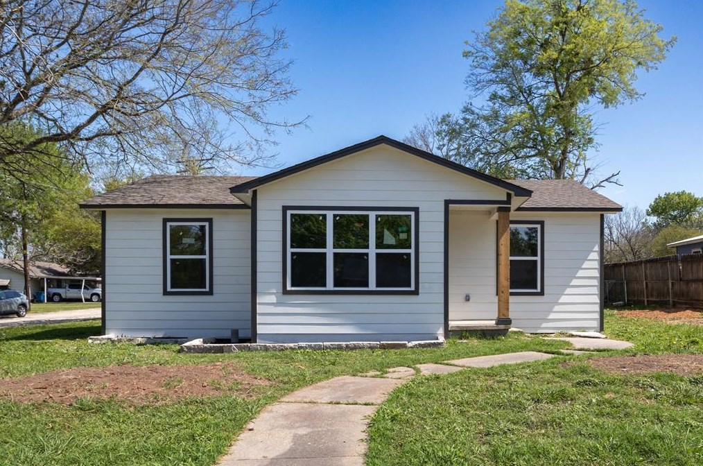 520 Victoria St, White Hall, TX 77868-2531