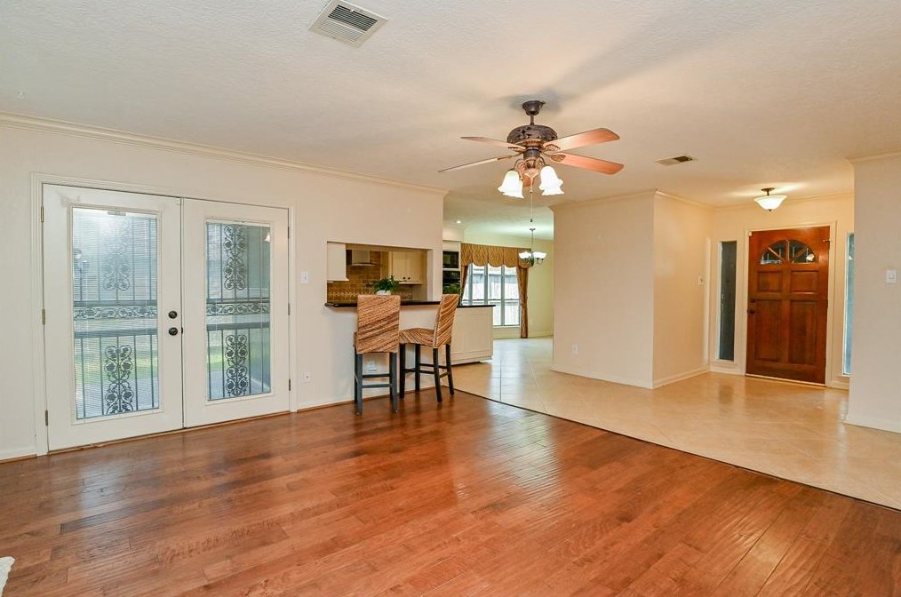 10622 Sagetrail Dr, Houston, TX 77089-2914