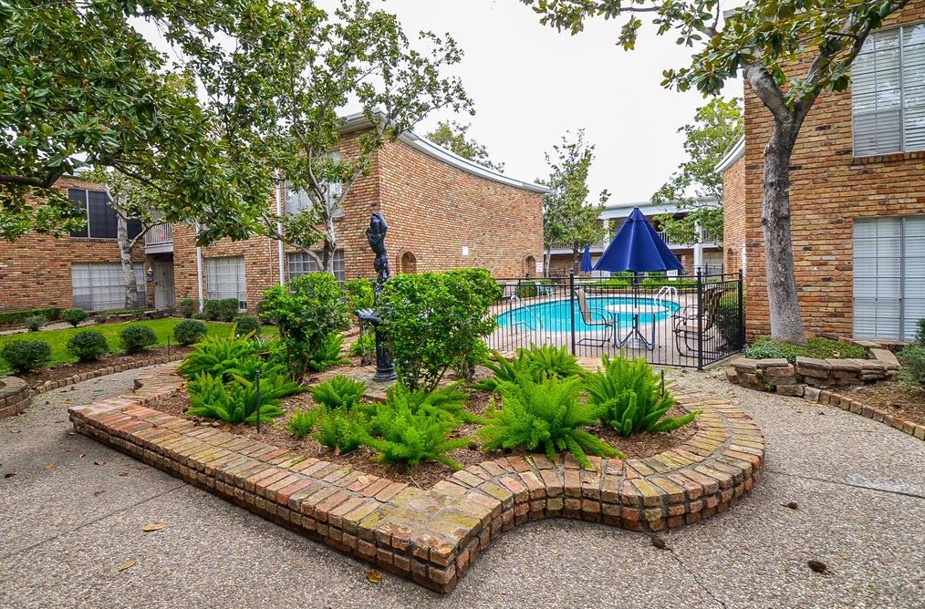 2121 Fountain View Dr # 50, Houston, TX 77057