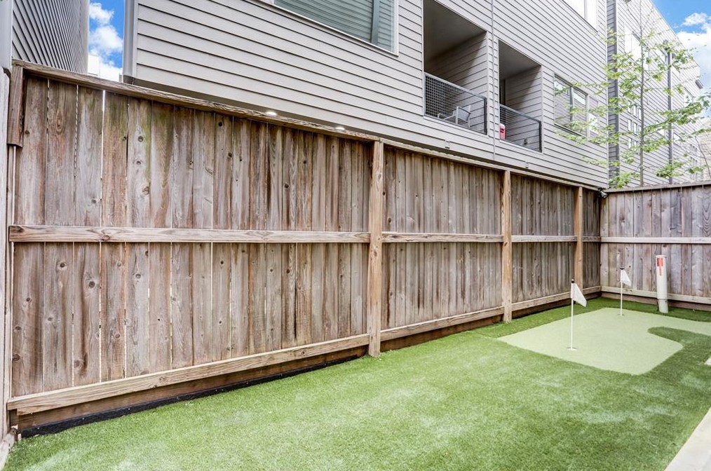 2344 Commerce St, Houston TX  77003-1537 exterior