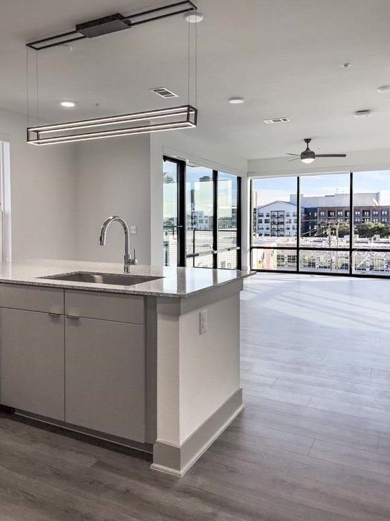 2305 Summer St #648, Houston, TX 77007