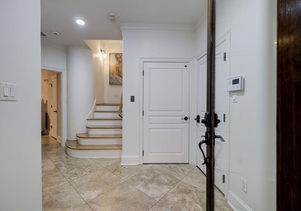 608 Sabine St, Houston TX  77007-8327 exterior