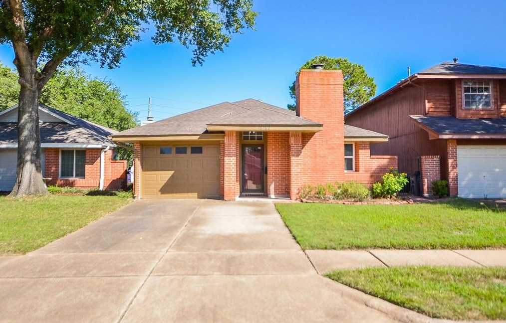 16162 Golden Sands Dr, Houston, TX 77095-3642