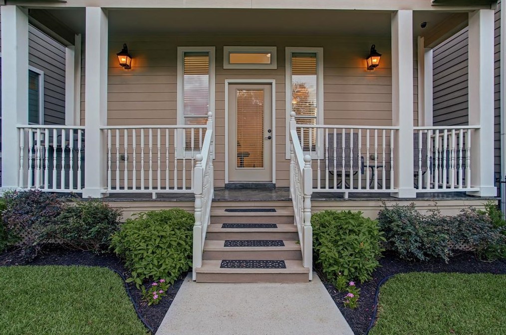 823 Garden Rose Ln, Houston, TX 77018-6341