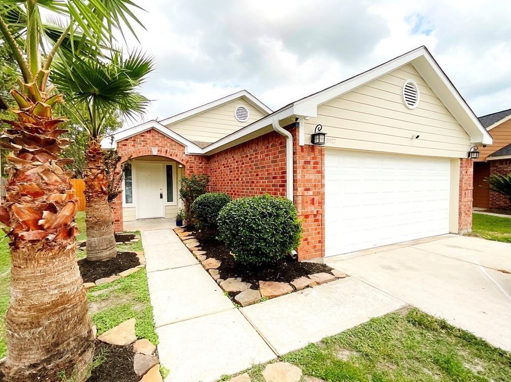 11927 Mule Springs Dr, Houston, TX 77034