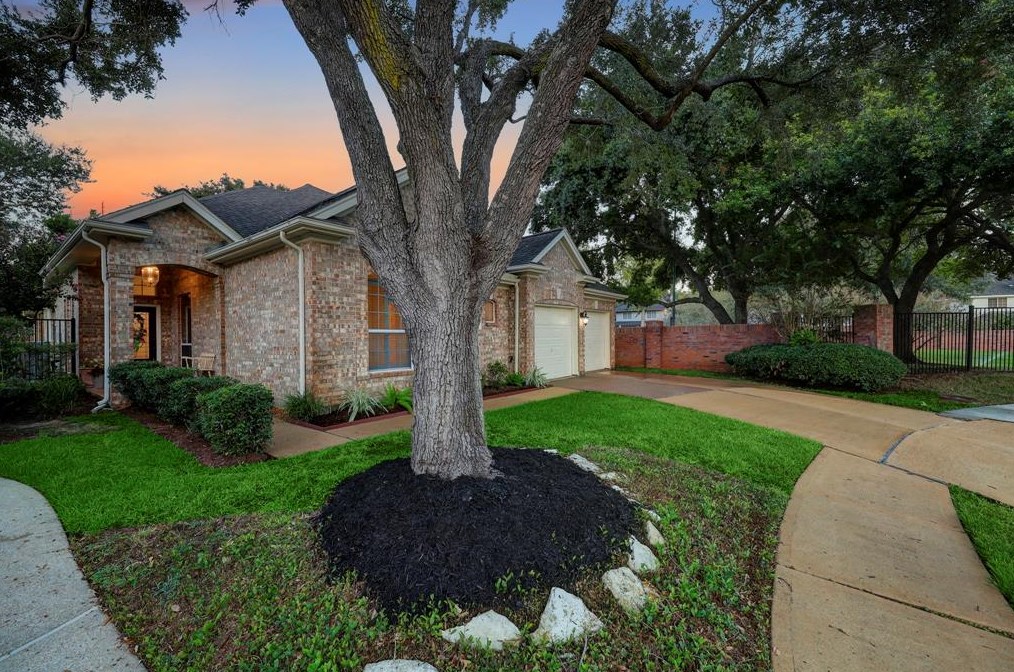 6547 Parkriver Xing, Sugar Land, TX 77479-5922