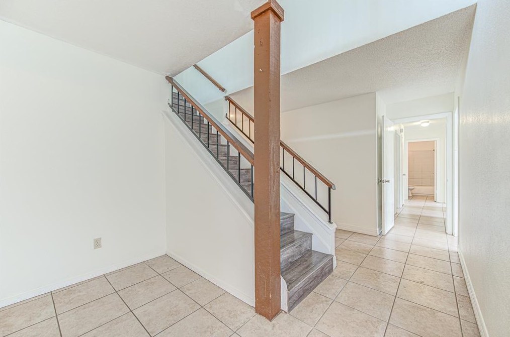 5723 Fairview Forest Dr, Houston TX  77088-1215 exterior