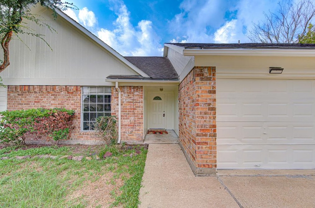 5723 Fairview Forest Dr, Houston, TX 77088