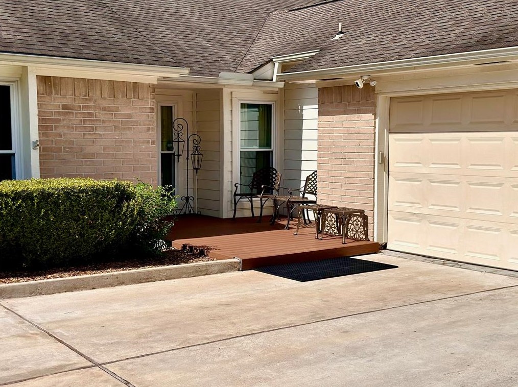 2730 Pepper Wood Dr, Sugar Land TX  77479-1405 exterior