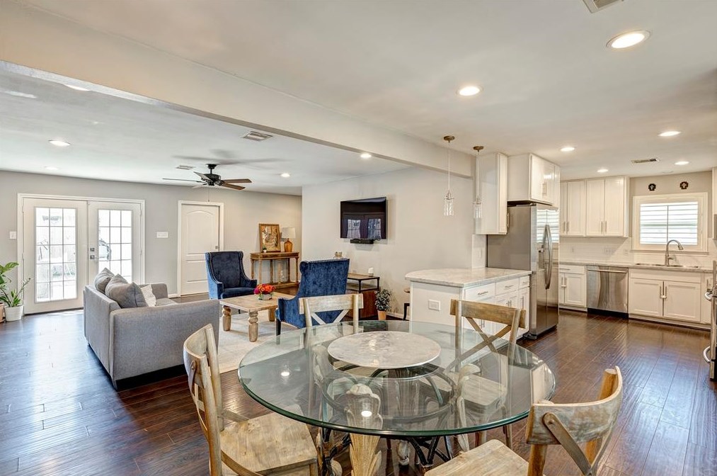 1318 Spillers Ln, Houston TX  77043-4136 exterior