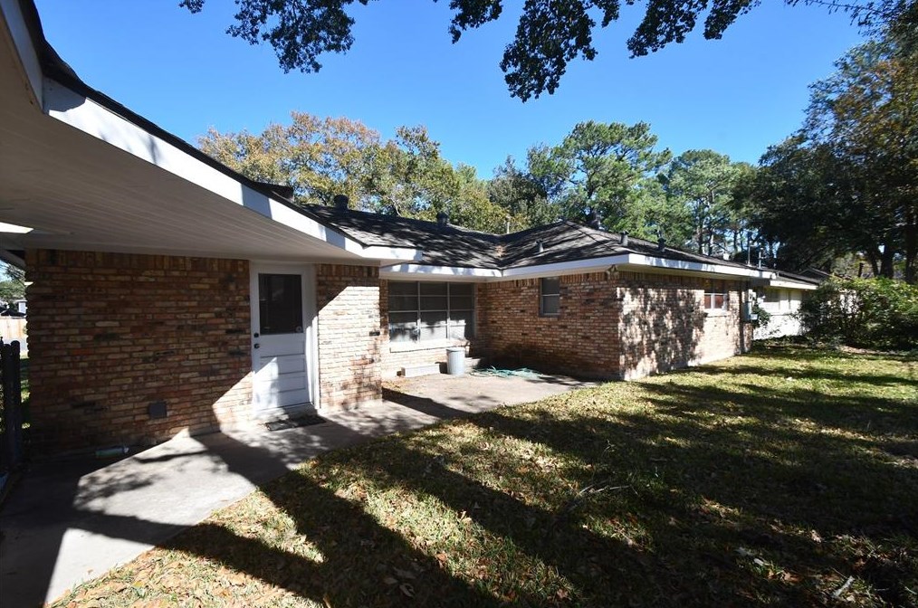 10131 Moorberry Ln, Houston TX  77080-5222 exterior