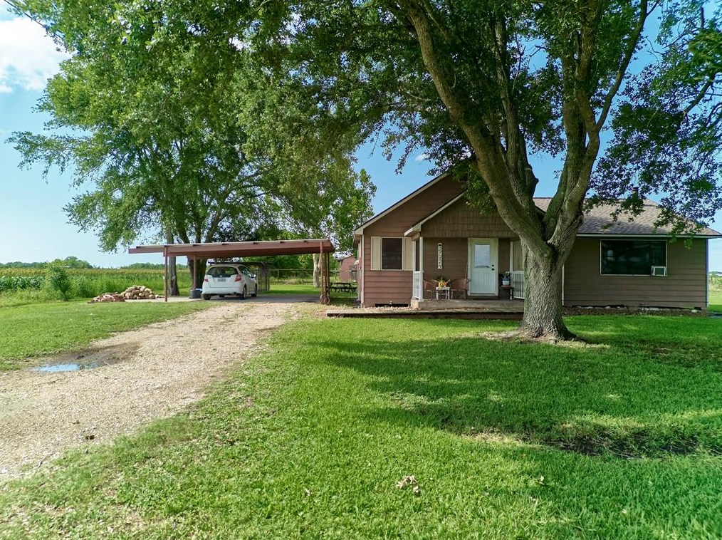 27924 County Road 21, Damon, TX 77430-9362