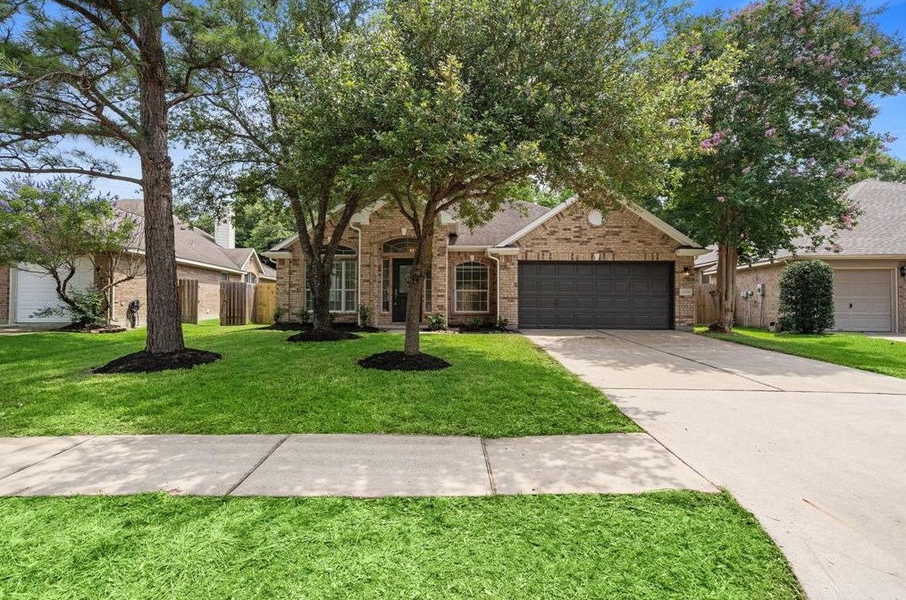 13710 Brighton Park Dr, Houston, TX 77044-4434