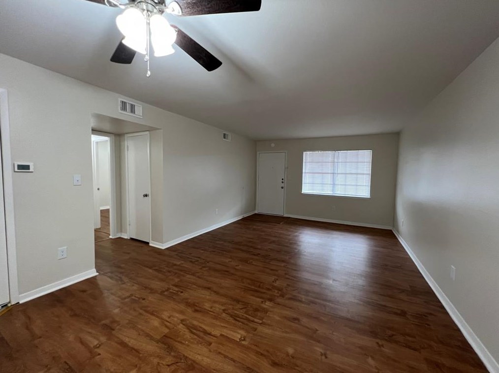 2400 5th St #16, Bay City, TX 77414