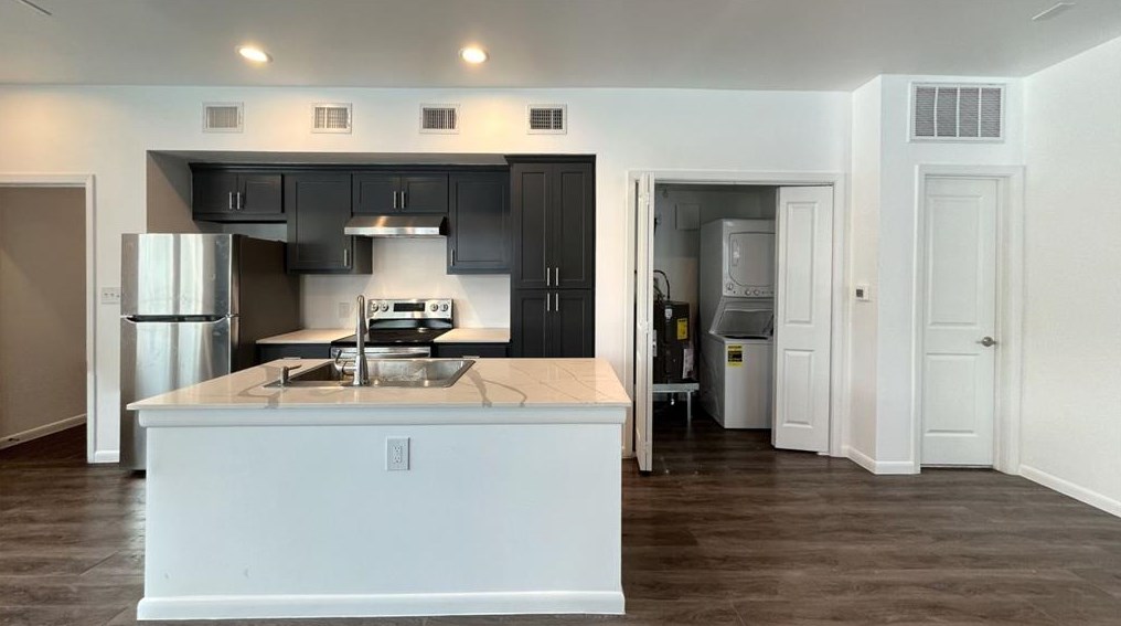 1916 Calumet St #104, Houston, TX 77004