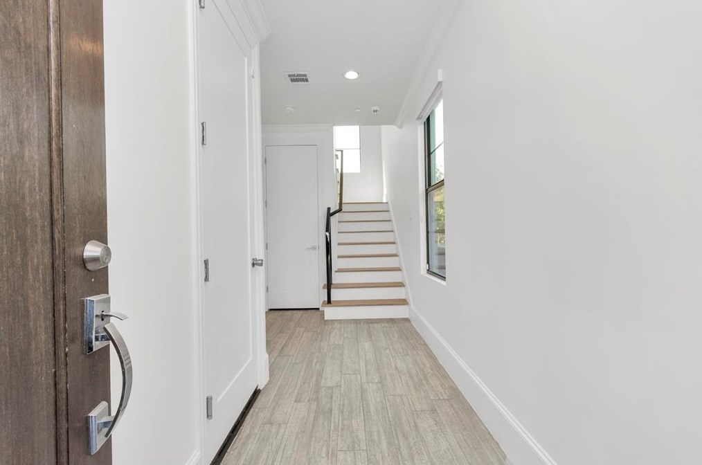 5735 Winsome Ln, Houston TX  77057-5727 exterior