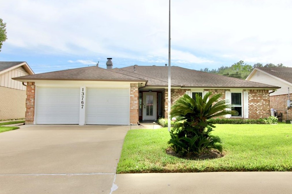 13767 Greywood Dr, Sugar Land, TX 77498