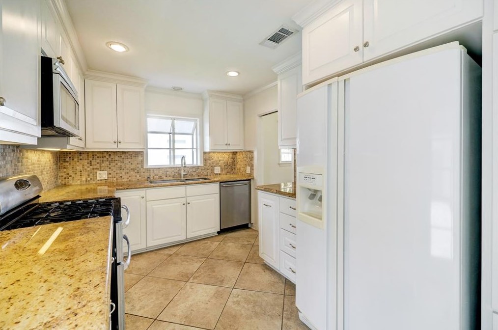 9809 Cedardale, Houston TX  77055-6026 exterior