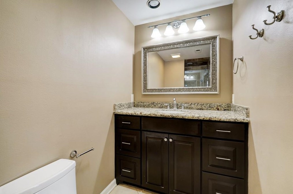 9809 Cedardale, Houston TX  77055-6026 exterior