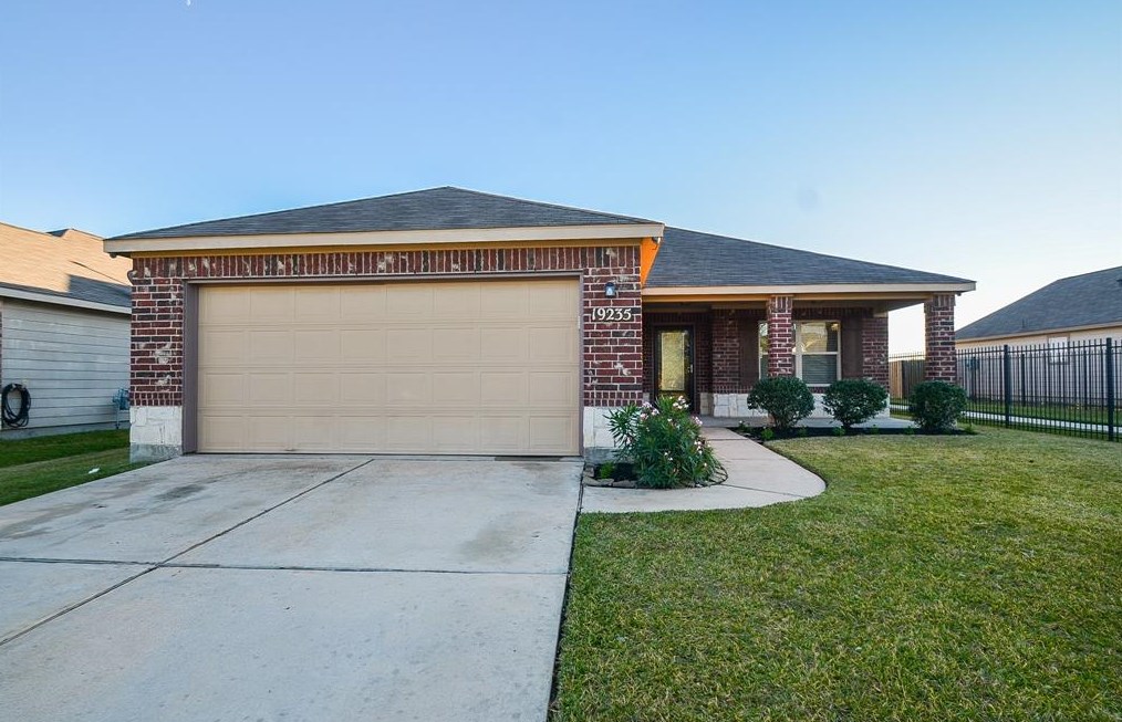 19235 Golden Wave Dr, Katy, TX 77449