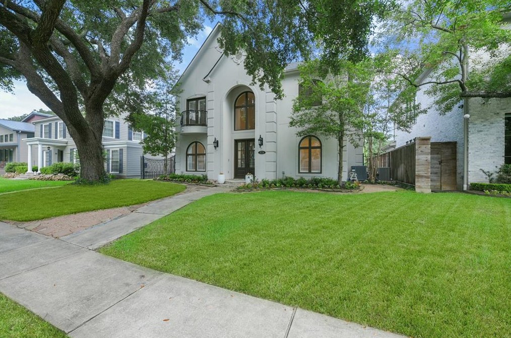 3724 Wroxton Rd, Houston TX  77005-2034 exterior