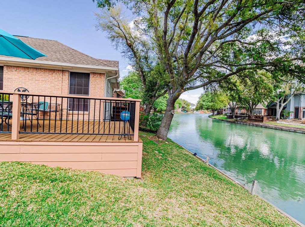 1112 Spinnaker Way, Sugar Land TX 77498-5601 exterior