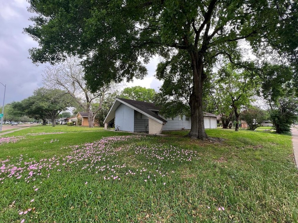 7102 Sharpview Dr, Houston, TX 77074