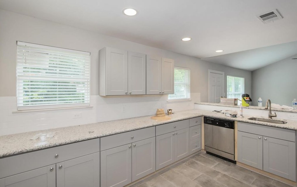 5915 Ludington Dr, Houston TX  77035-4154 exterior