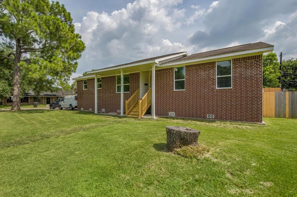5915 Ludington Dr, Houston, TX 77035