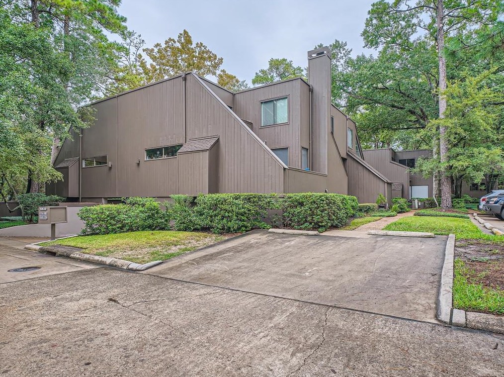 178 Litchfield Ln, Houston, TX 77024-6025