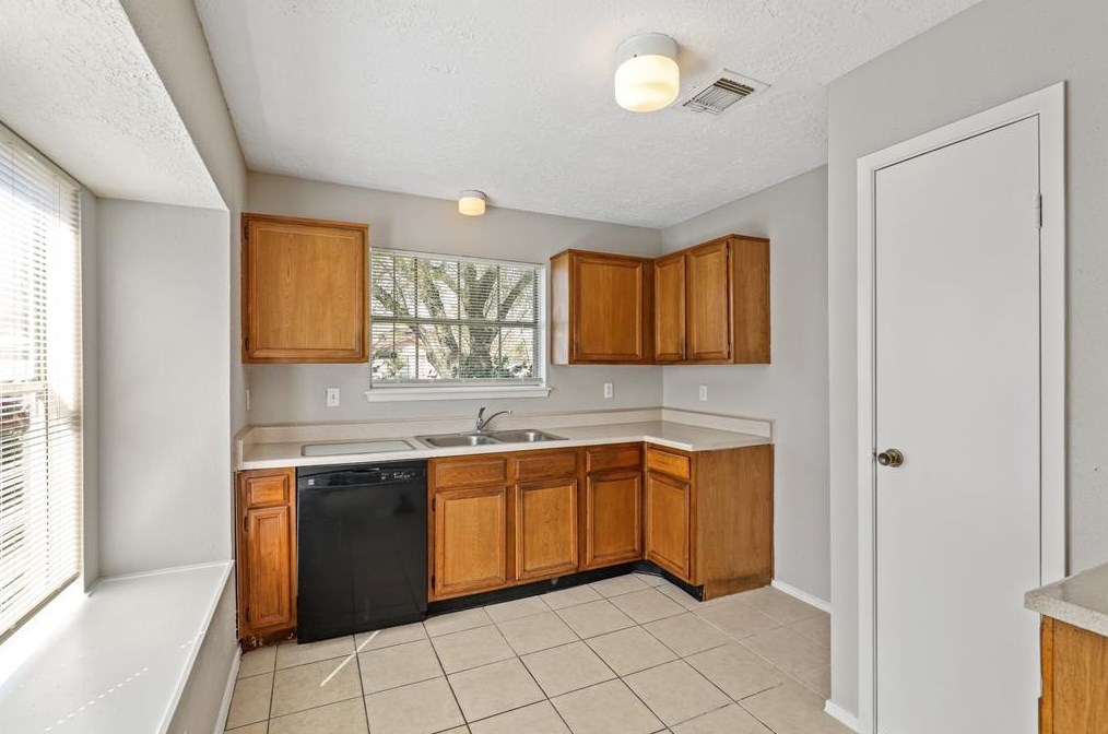 11014 Misty Summit Dr, Houston TX  77086-1418 exterior