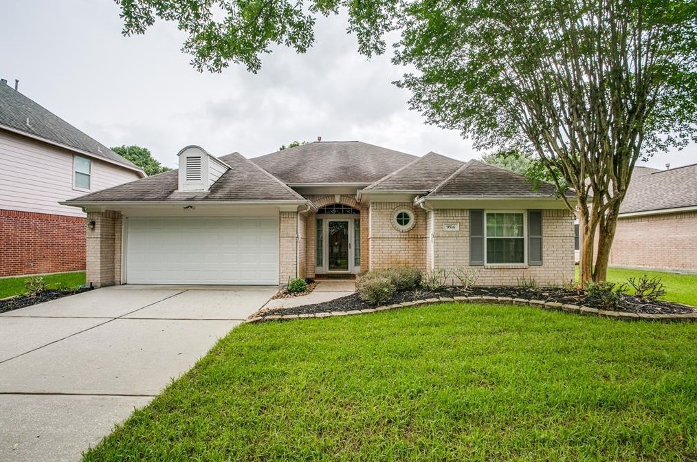 9514 Shadow Gate Ln, Houston, TX 77040