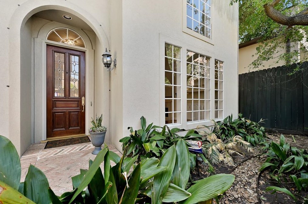 1018 Nantucket Dr, Houston, TX 77057-1902
