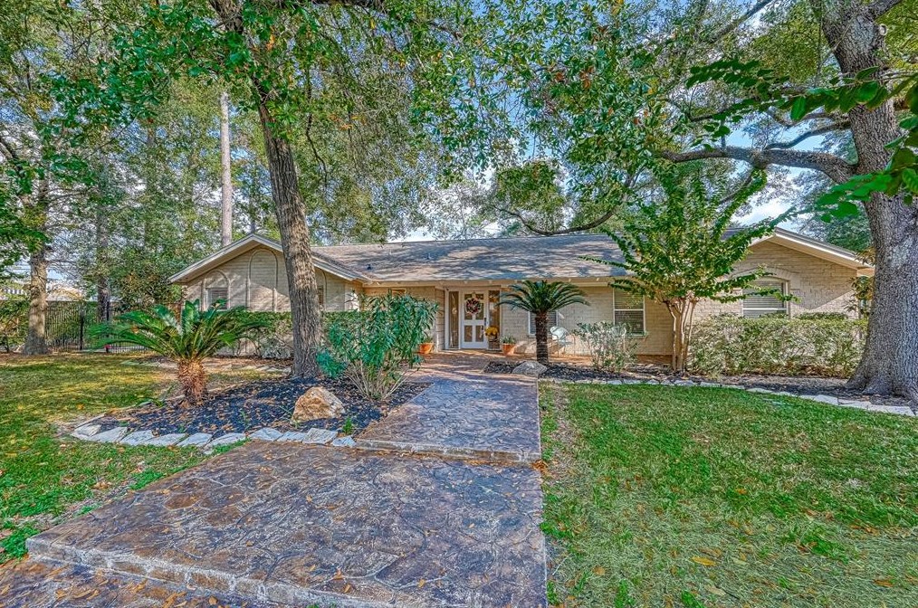 938 Magdalene Dr, Houston, TX 77024