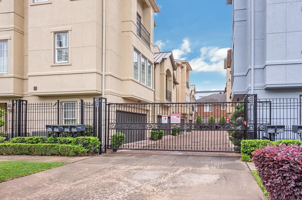 1408 Rosedale St, Houston TX  77004-5653 exterior